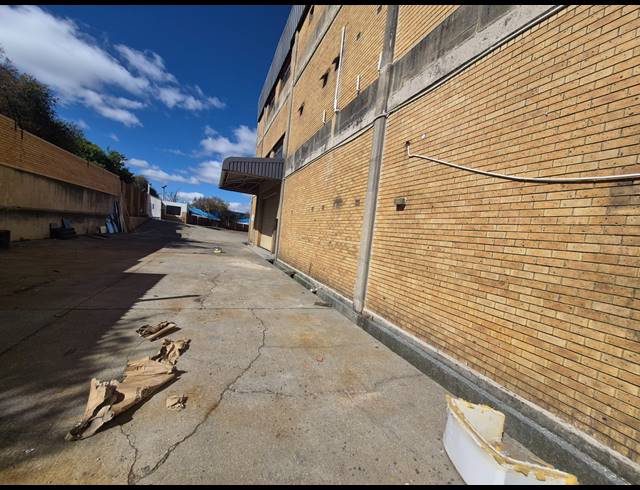 1,999M² WAREHOUSE TO LET IN BENROSE